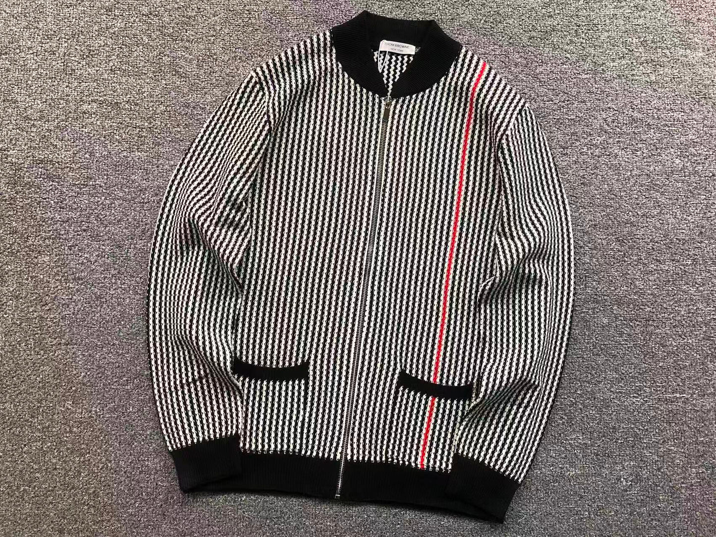 T - SWEATER