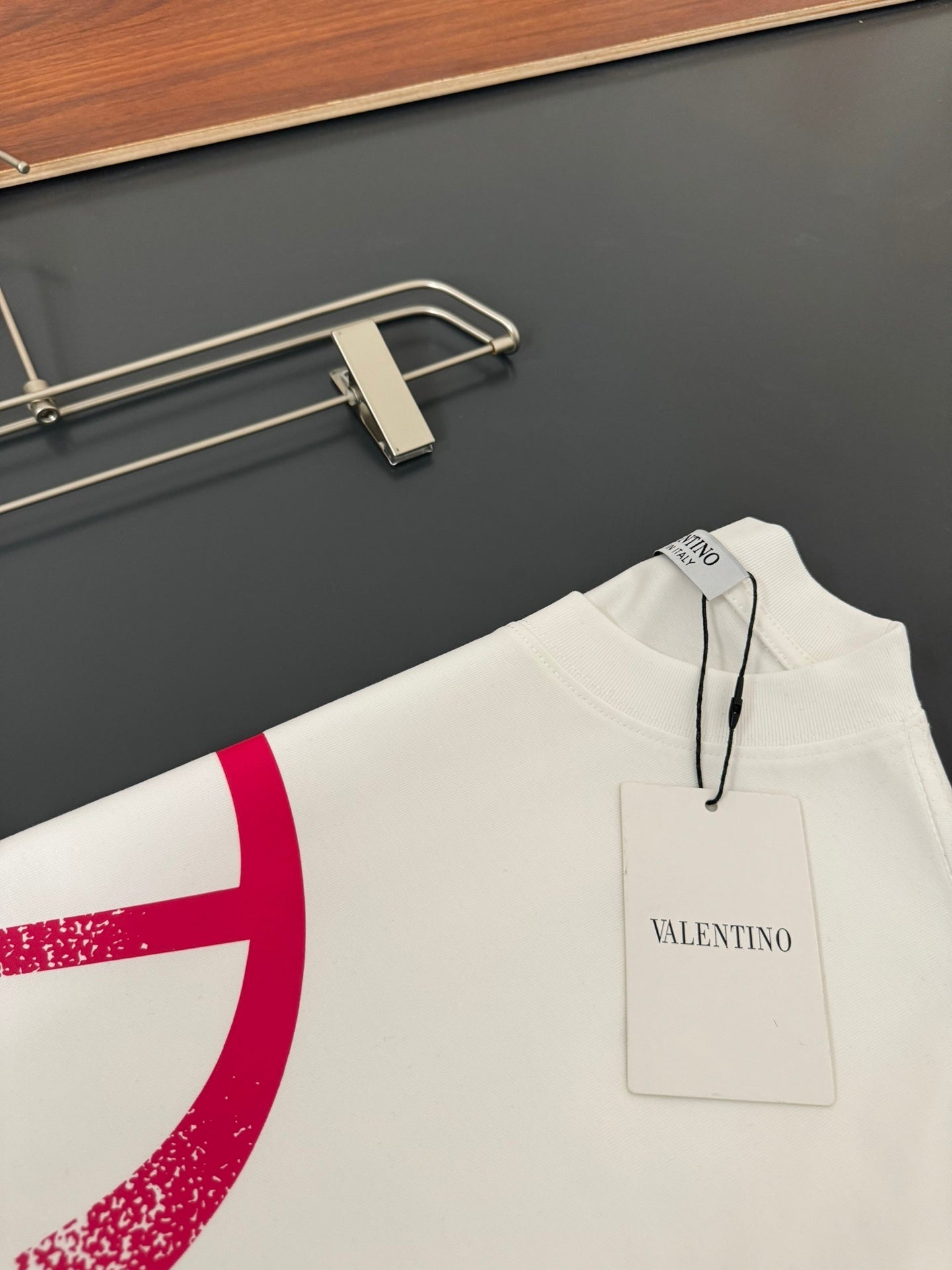 V - TSHIRT