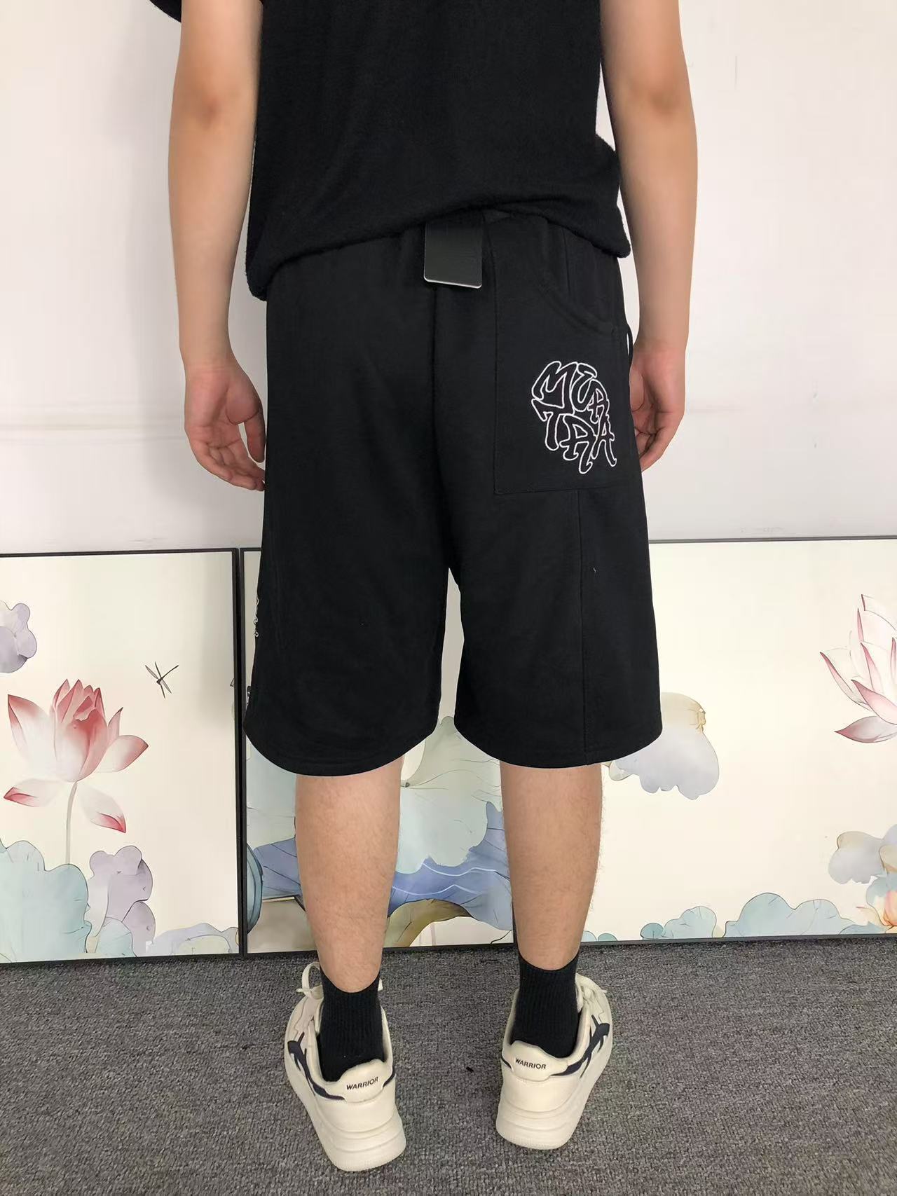 M - SHORTS