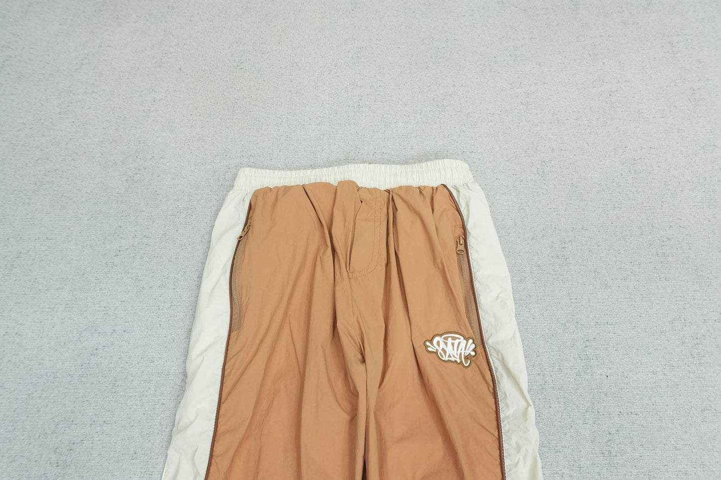 S - SWEATPANTS