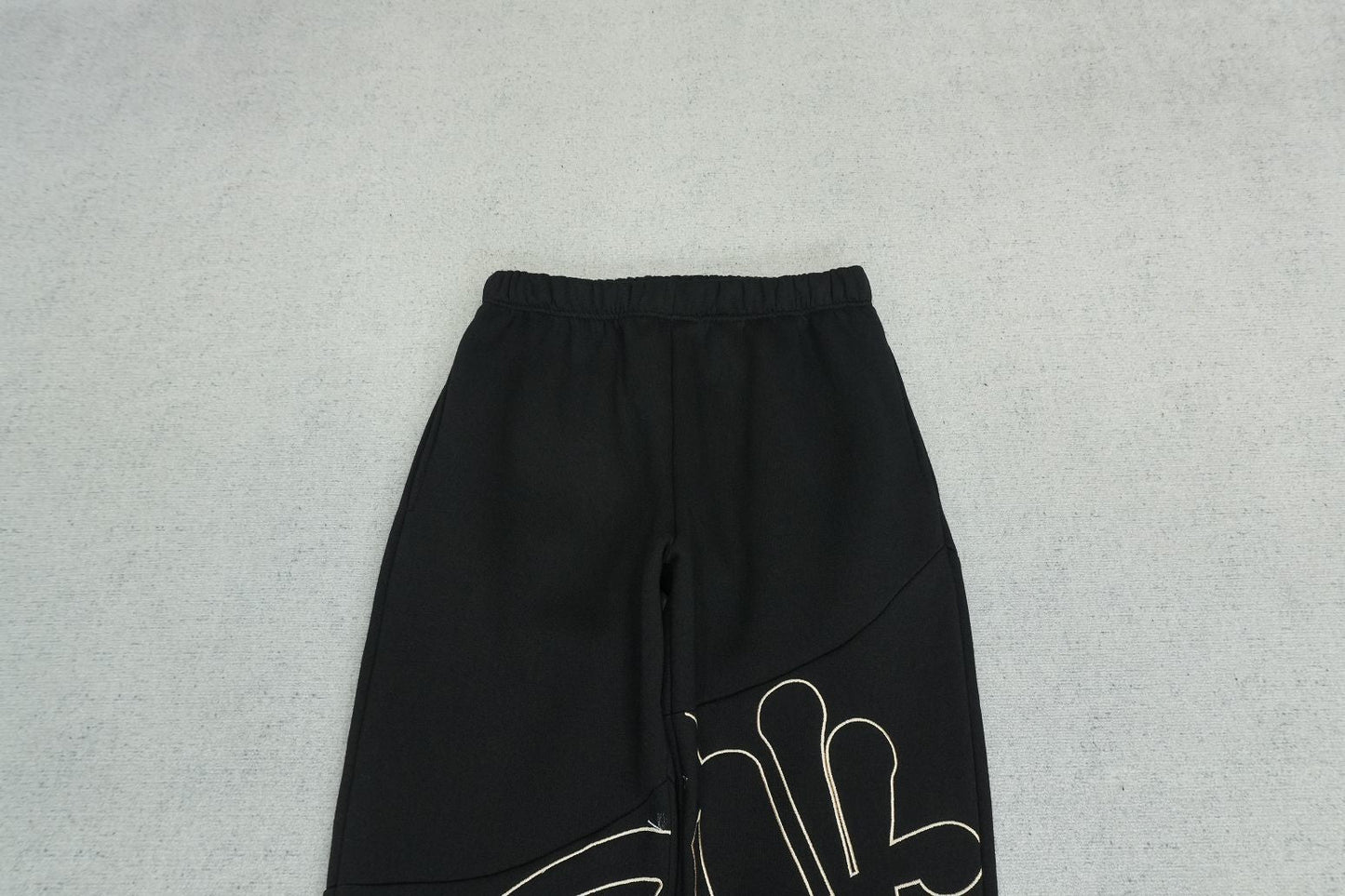 S - SWEATPANTS