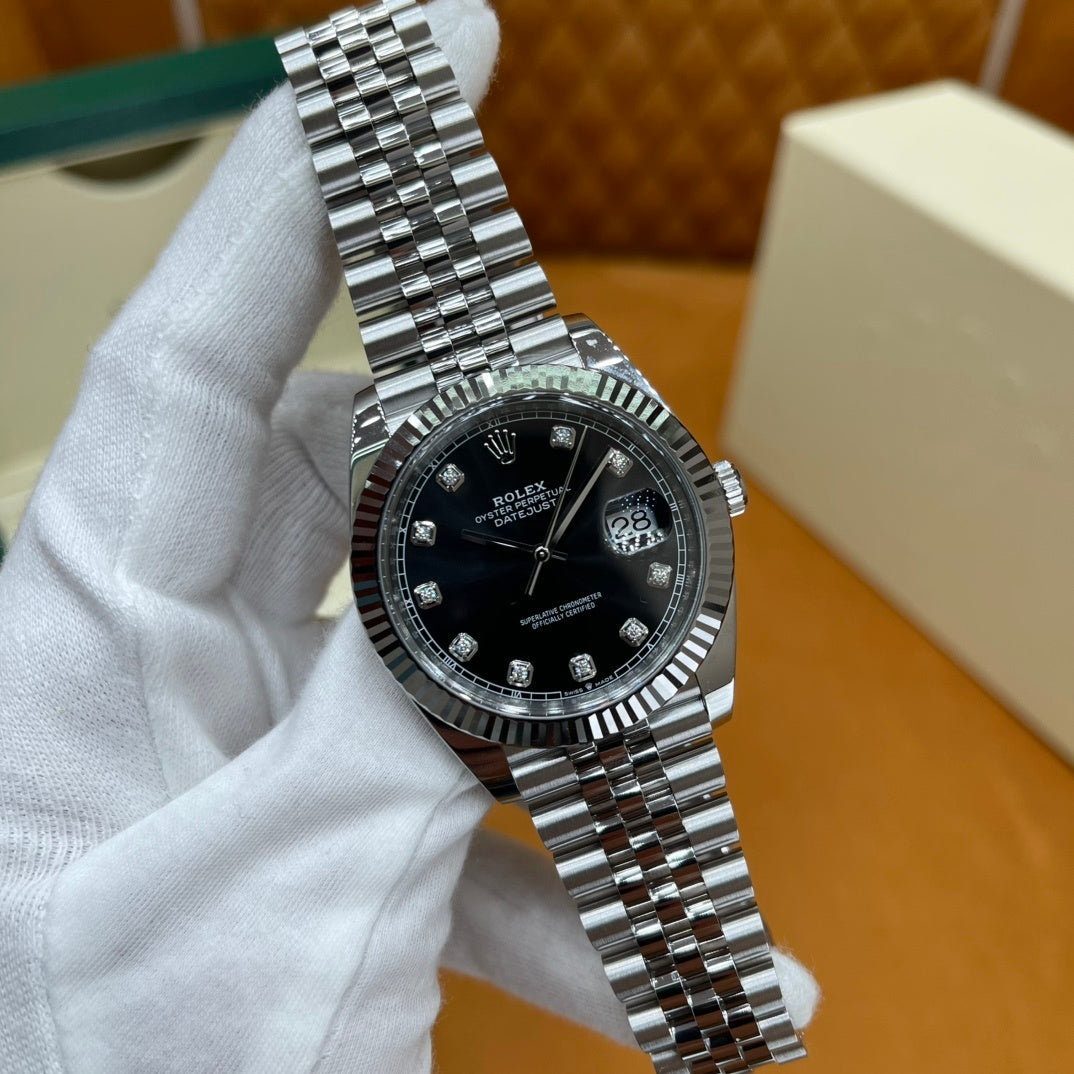 M - Watch