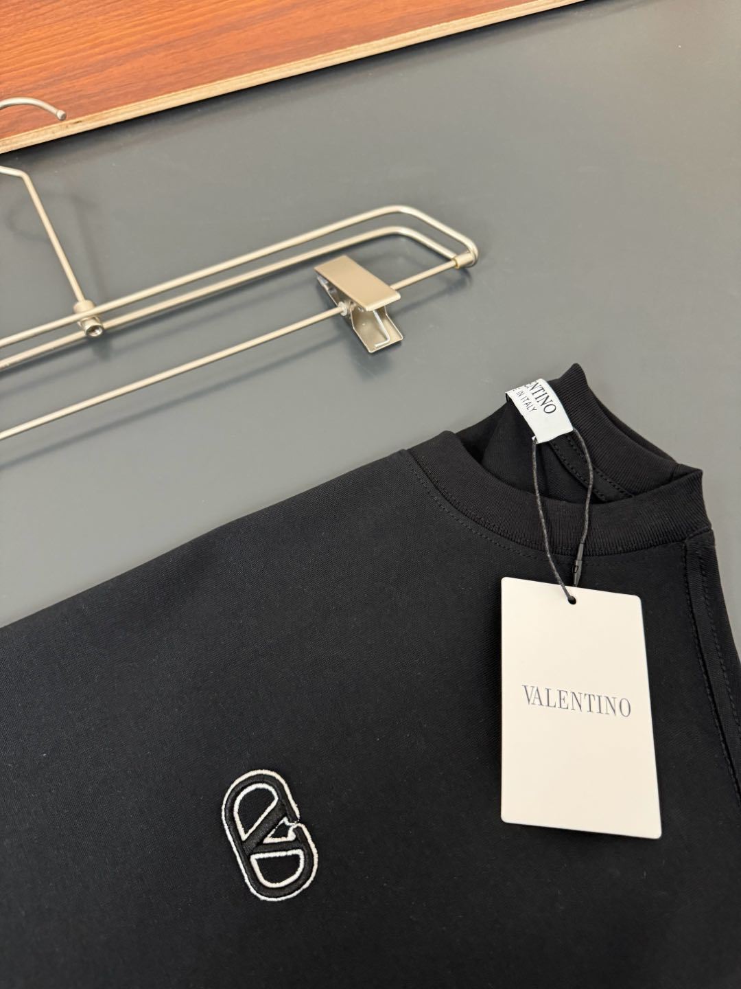 V - TSHIRT