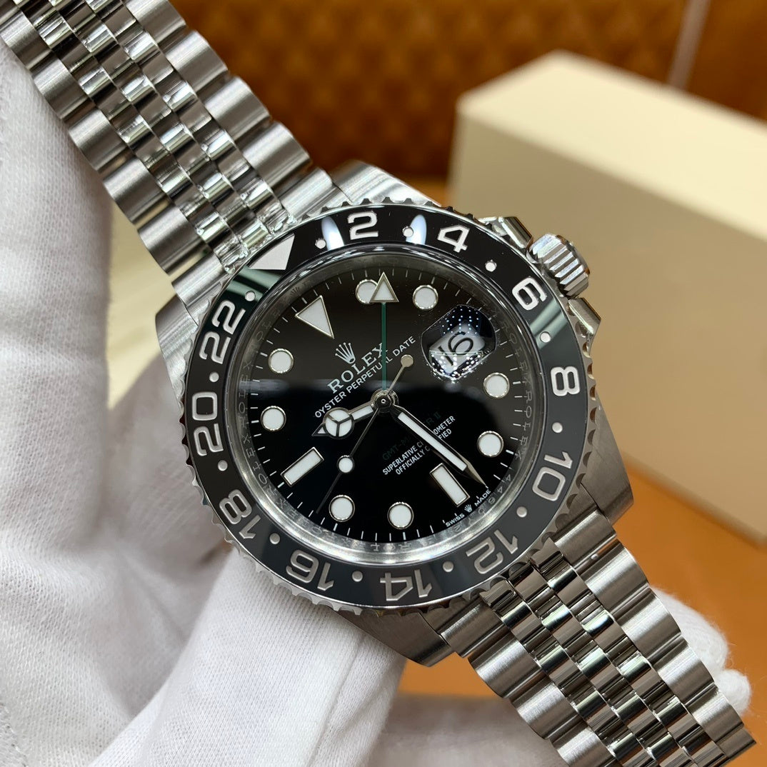 M - Watch