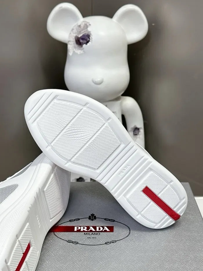 P - SNEAKERS