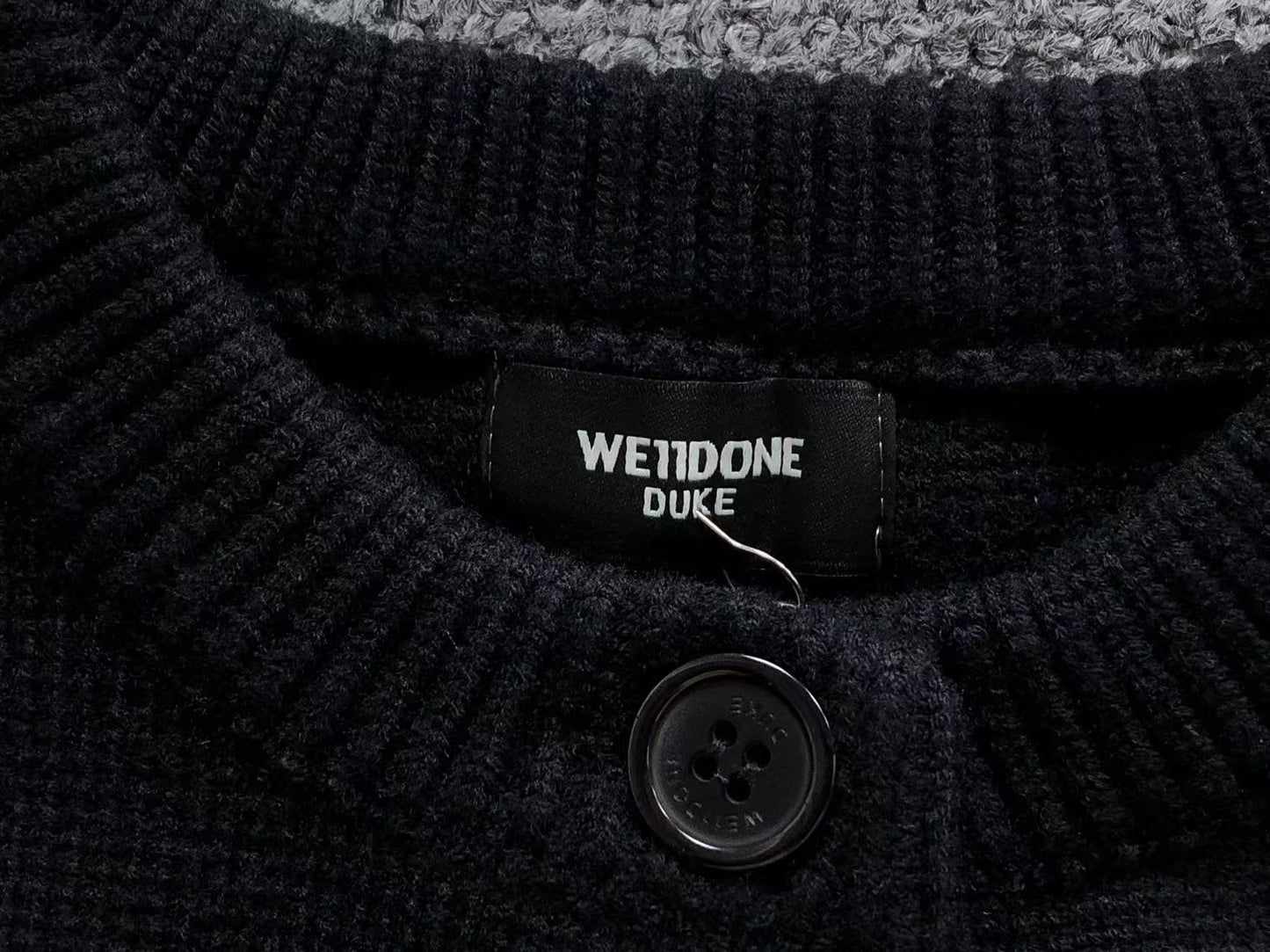 W - SWEATER