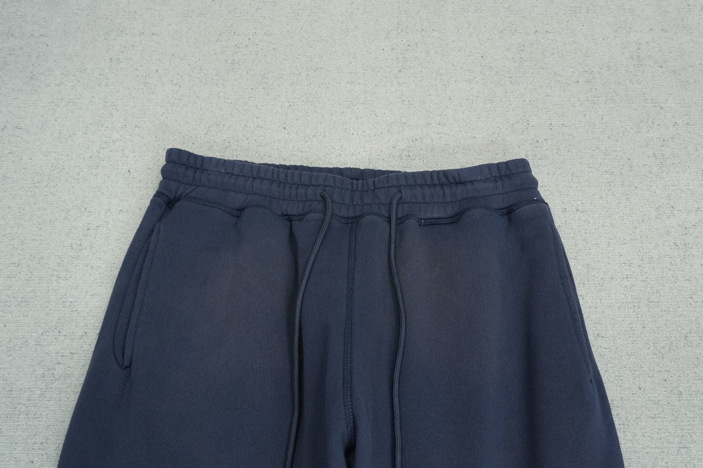 S - SWEATPANTS