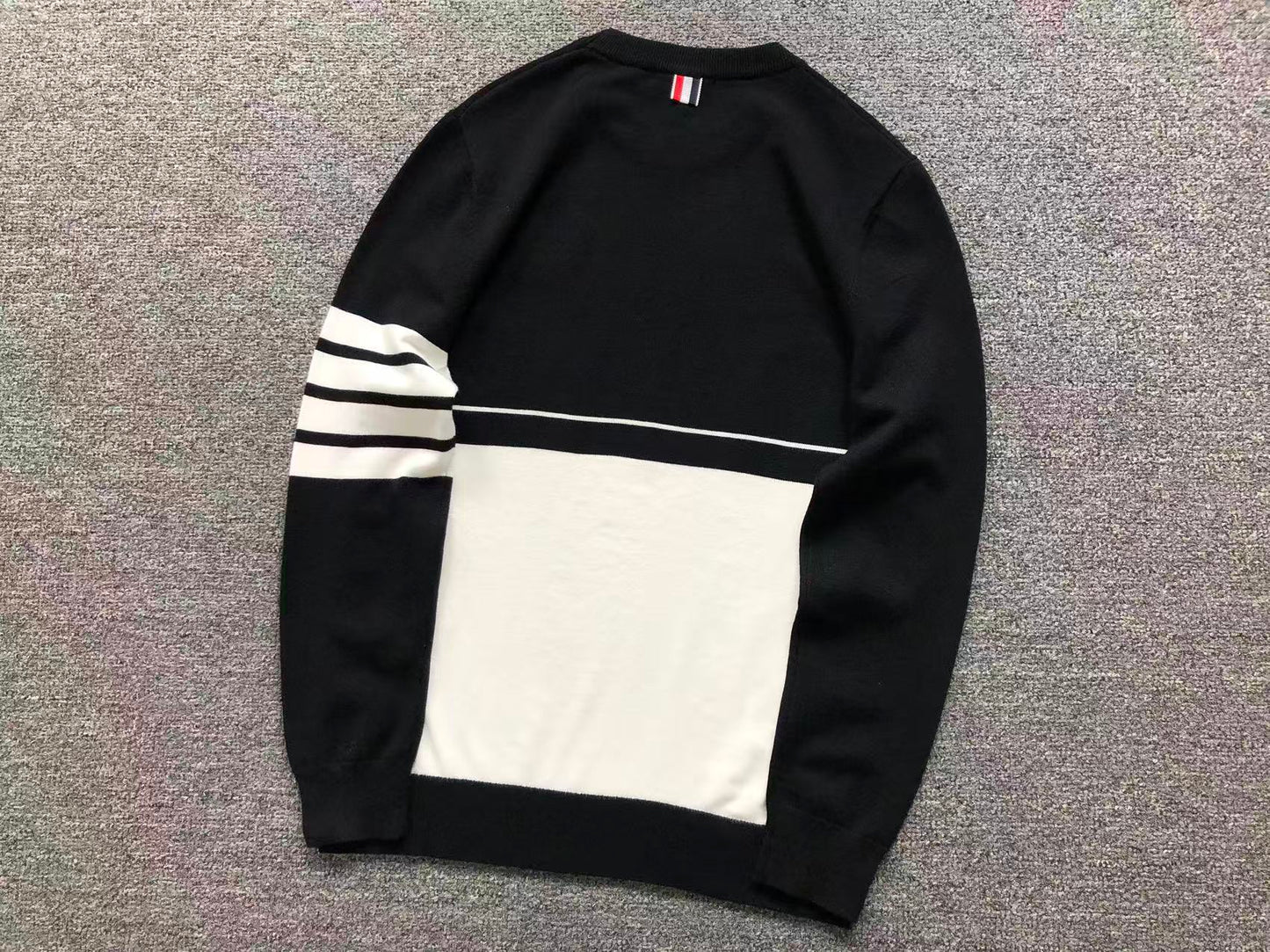 T - SWEATER