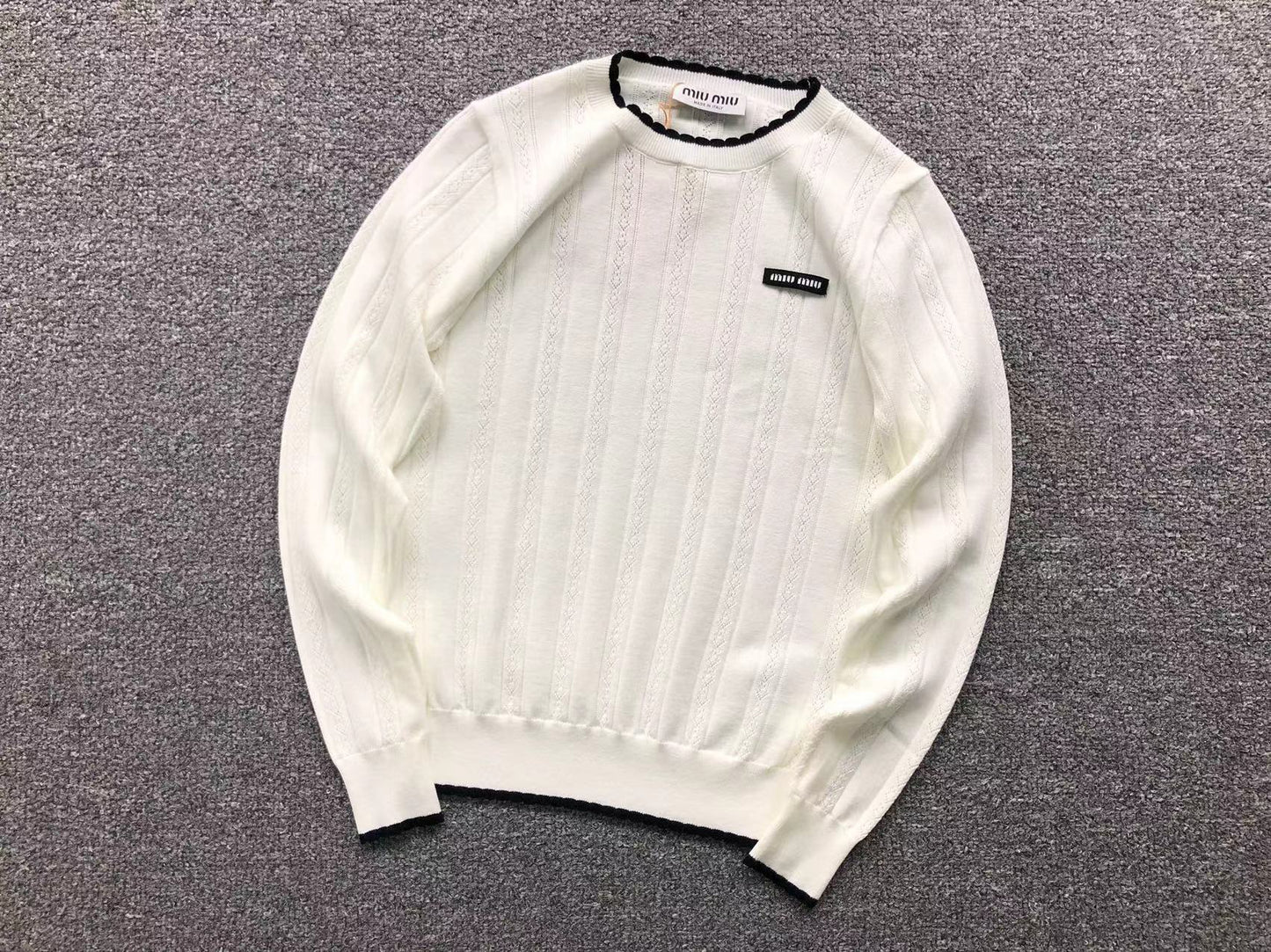 M - SWEATER