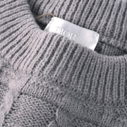 D - SWEATER