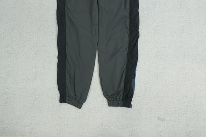 S - SWEATPANTS