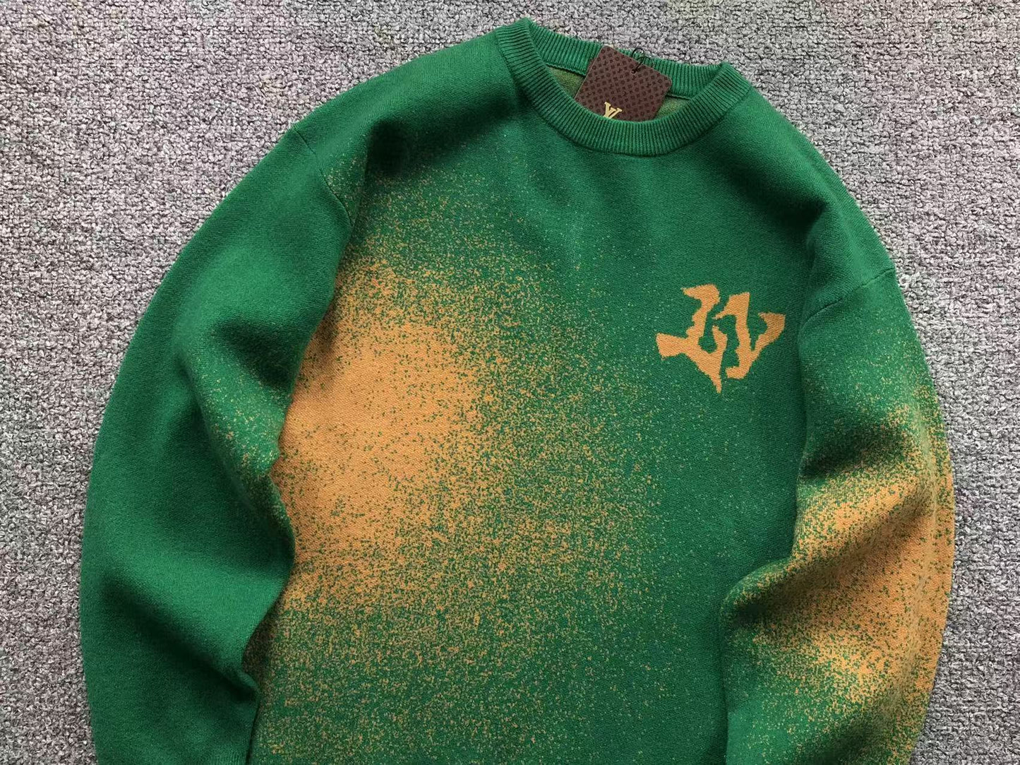 L - SWEATER