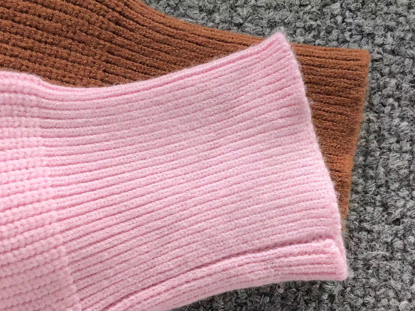 V - SWEATER