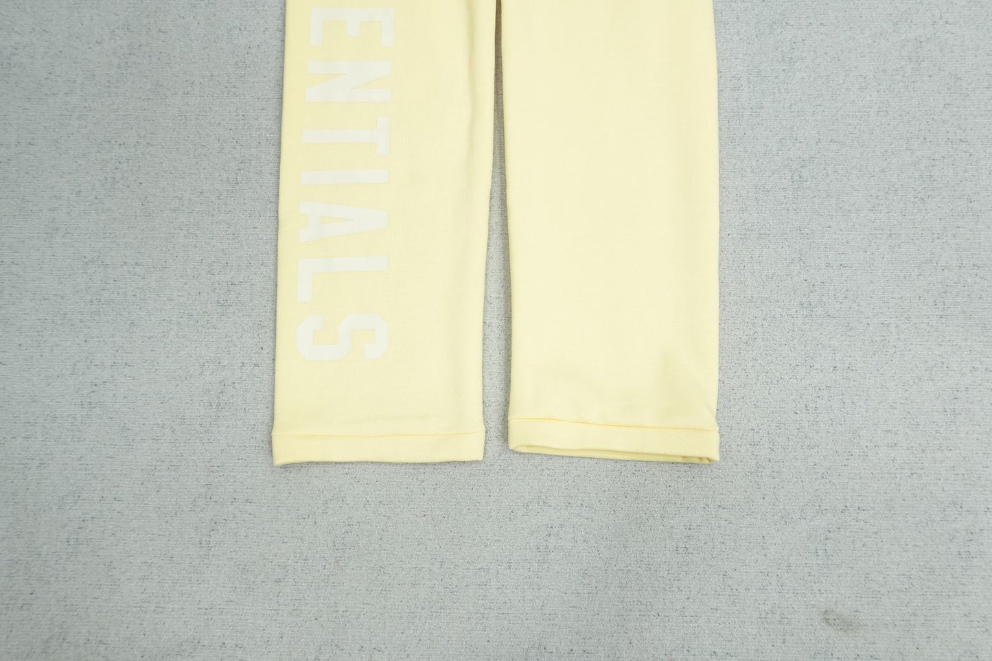 F - SWEATPANTS