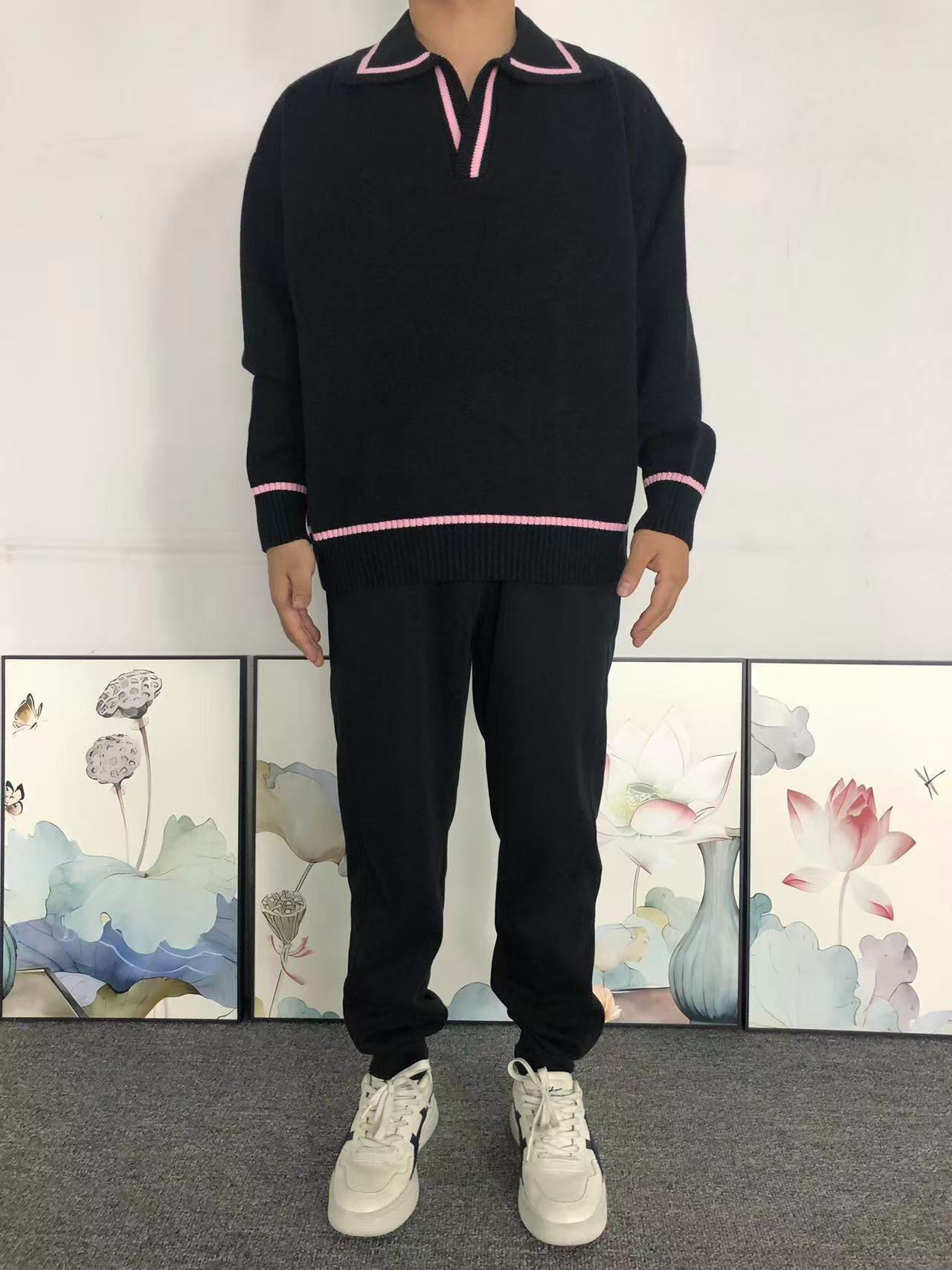 W - SWEATER