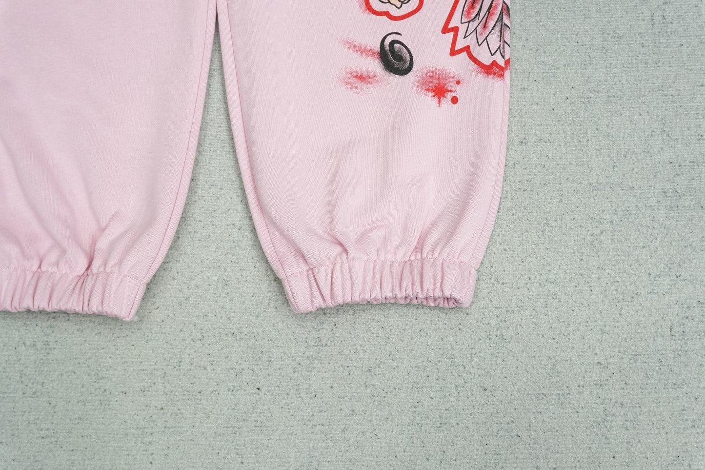 V - SWEATPANTS