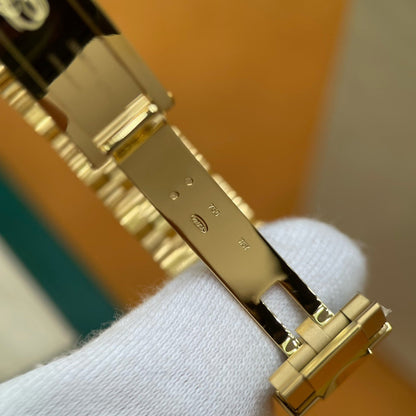 M - Watch
