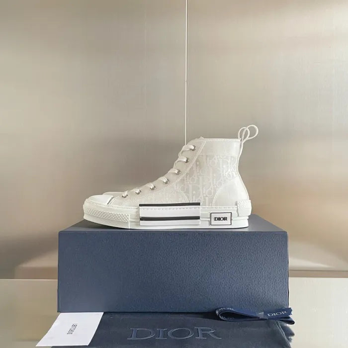 D - SNEAKERS