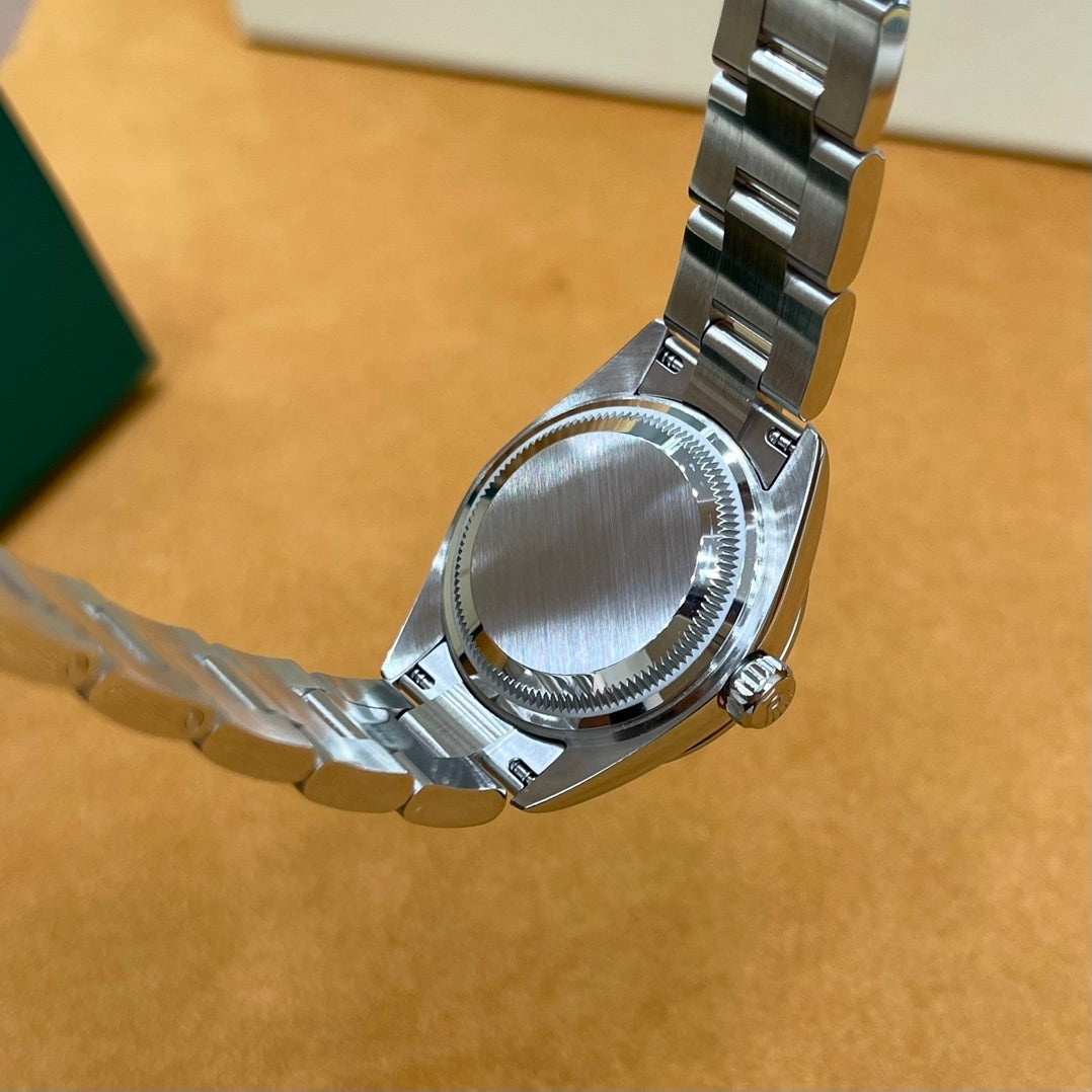 M - Watch