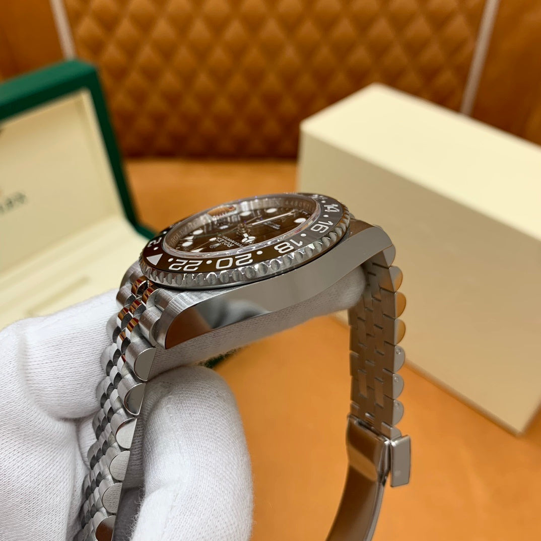 M - Watch