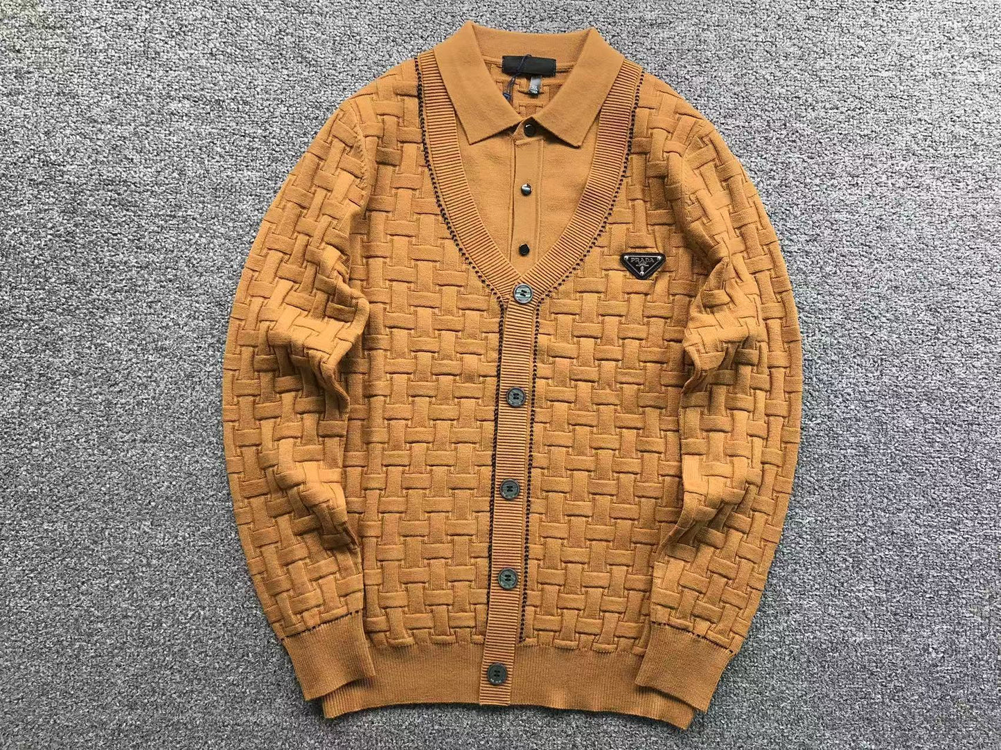 P - SWEATER