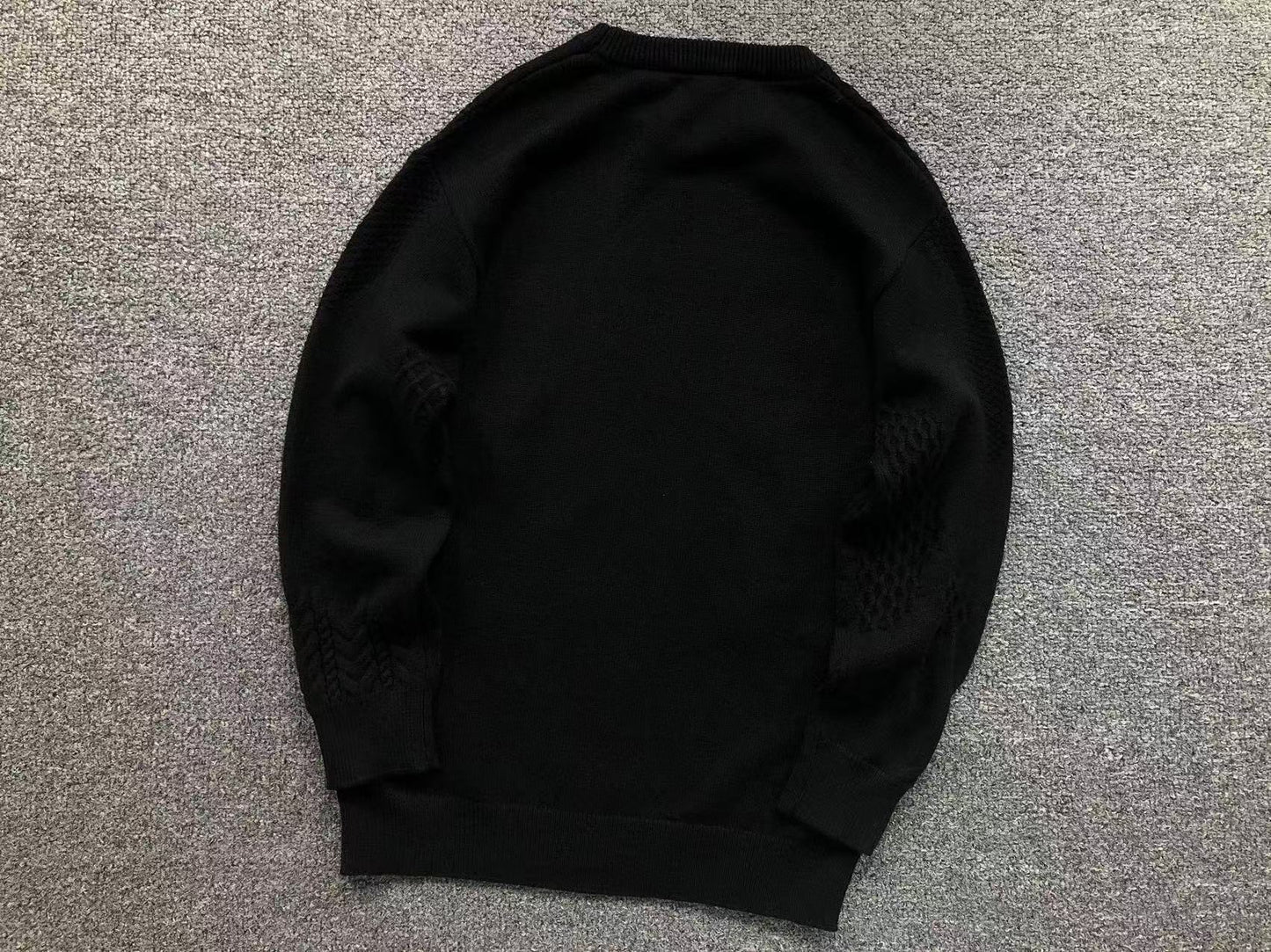 D - SWEATER
