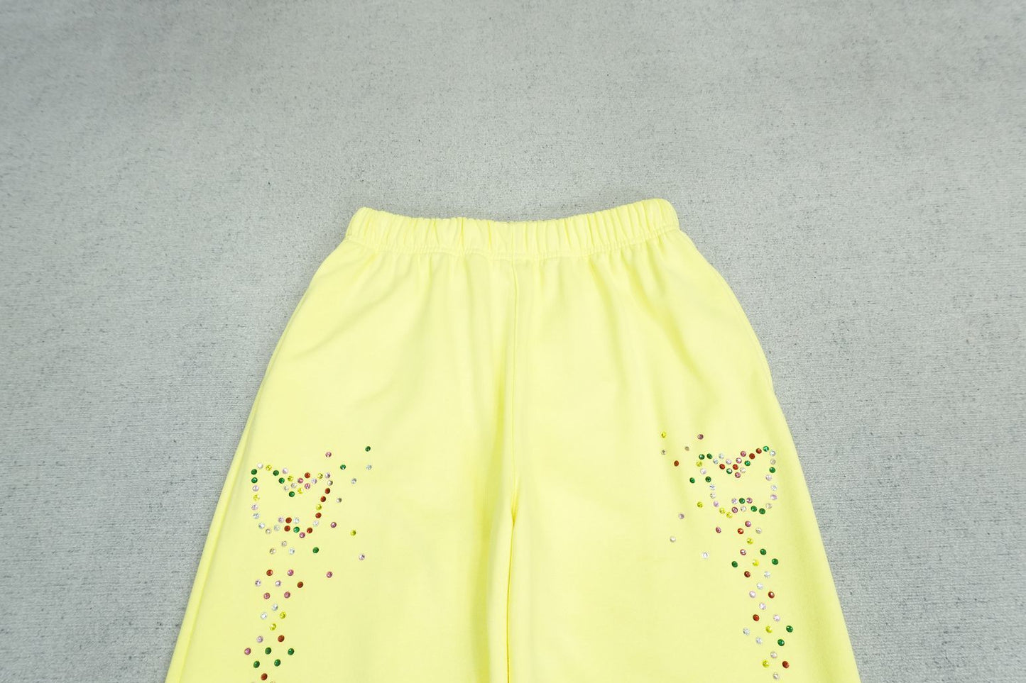 B - SWEATPANTS