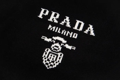 P - SWEATER