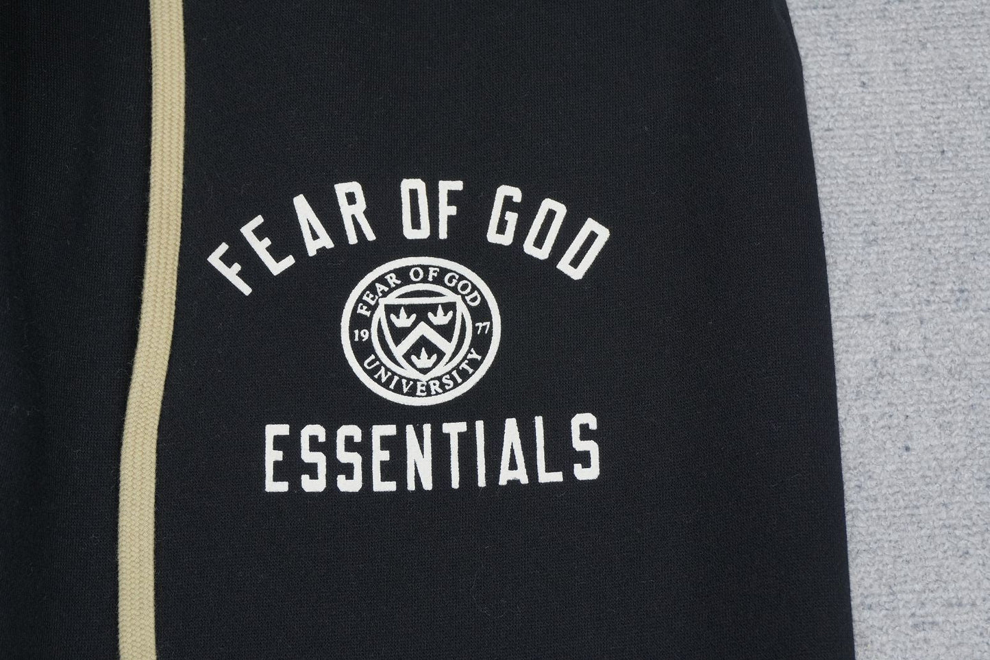 F - SWEATPANTS