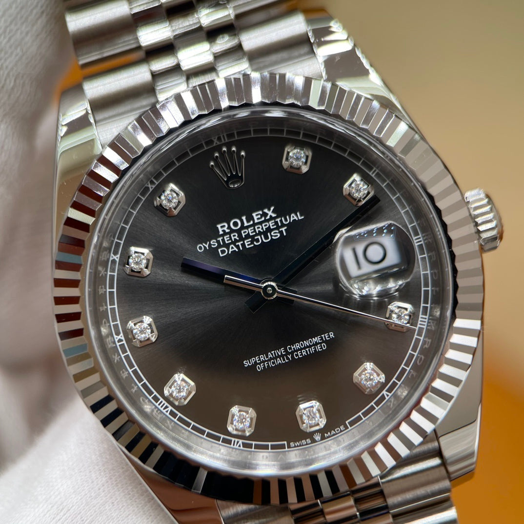 M - Watch