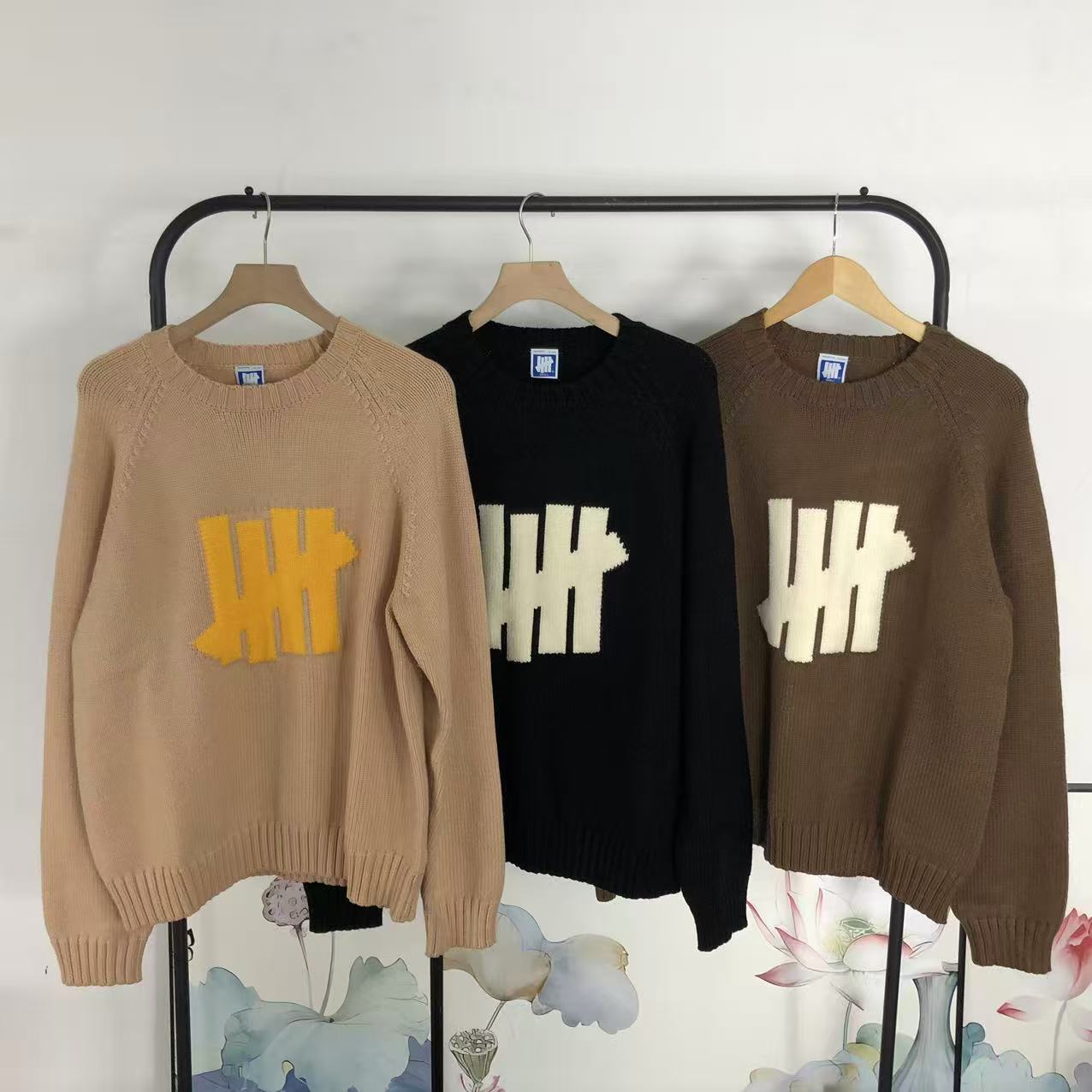 U - SWEATER