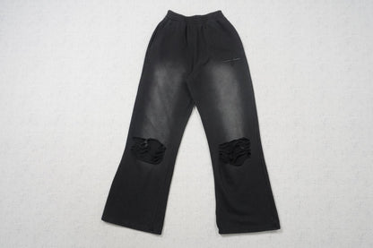 V - SWEATPANTS