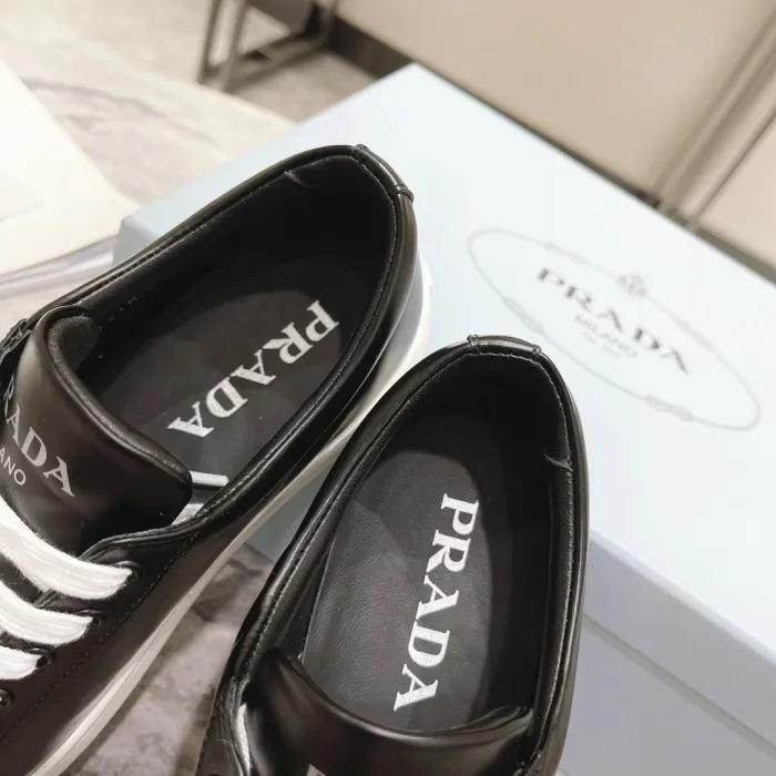 P - SNEAKERS