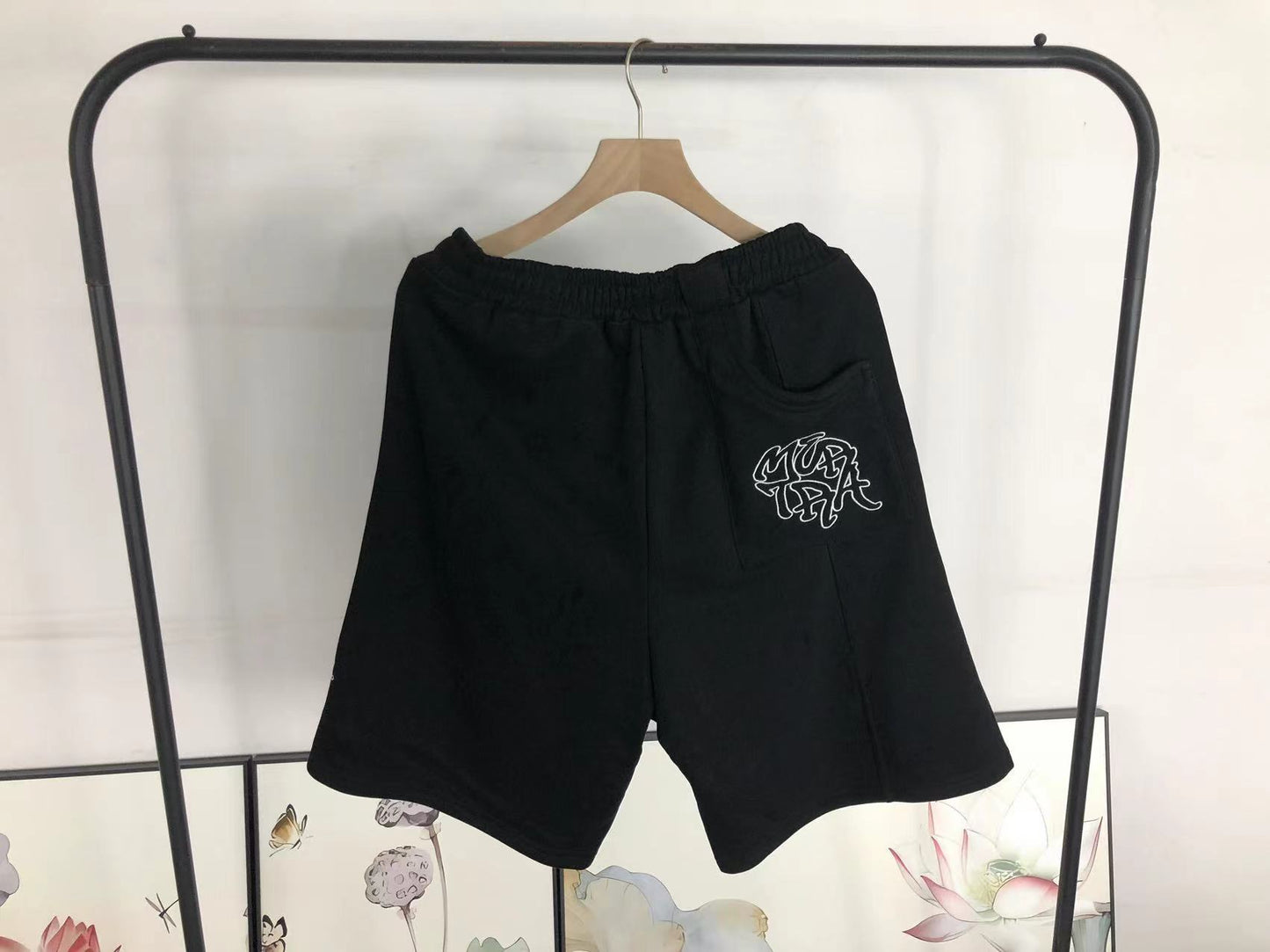 M - SHORTS
