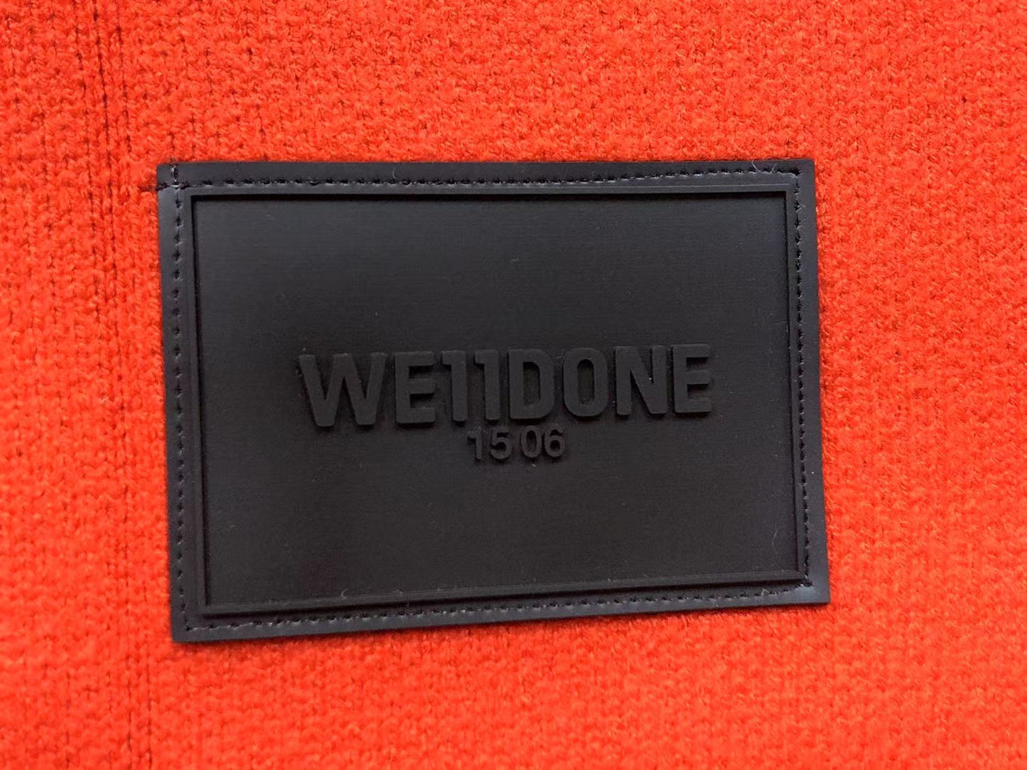 W - SWEATER