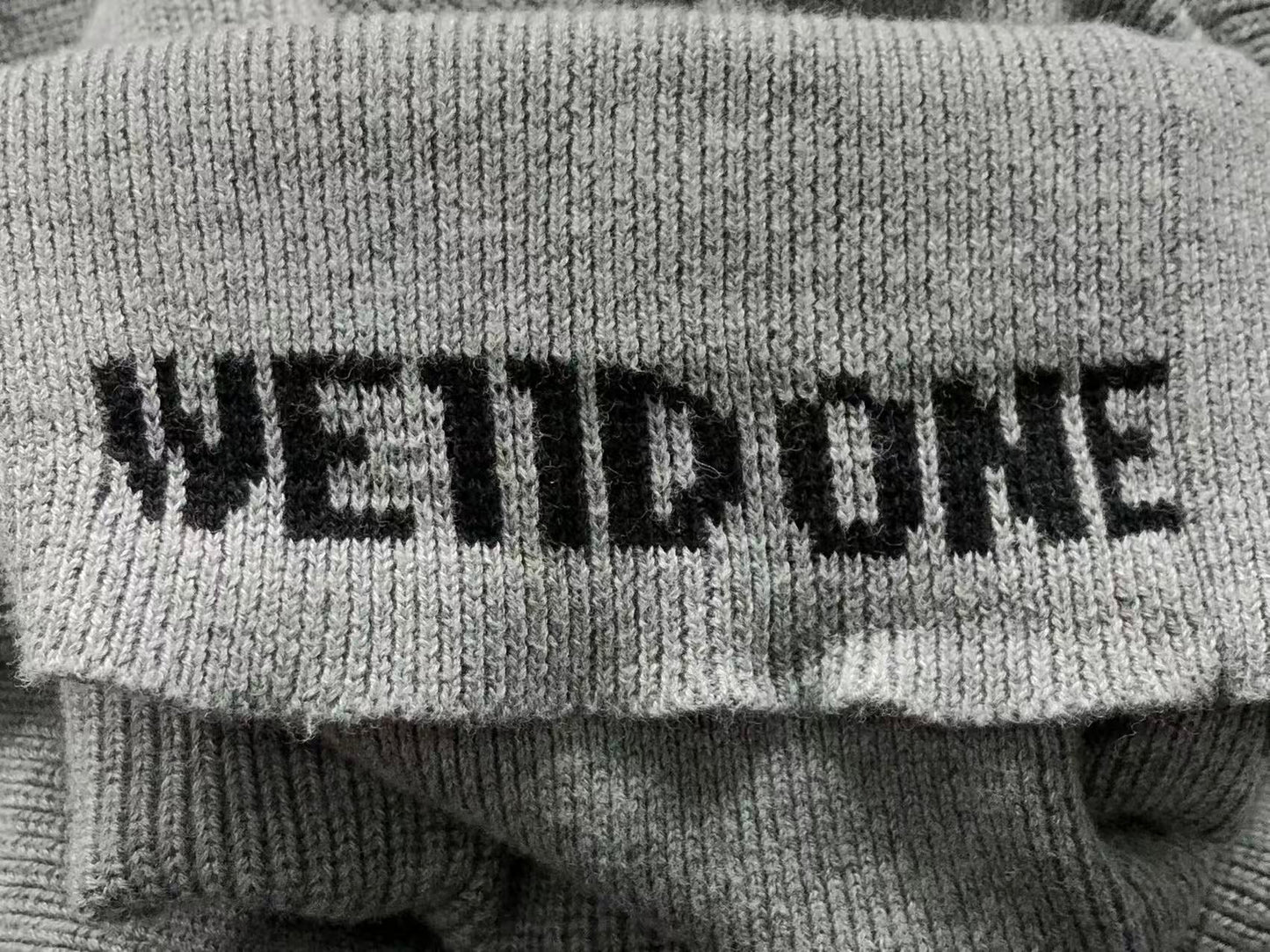 W - SWEATER