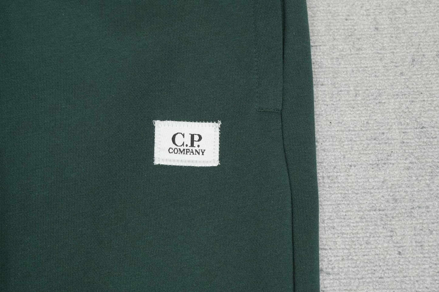 C - SWEATPANTS