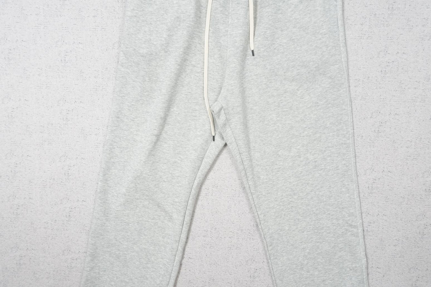 L - SWEATPANTS