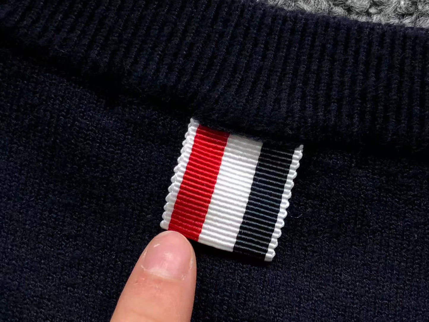 T - SWEATER