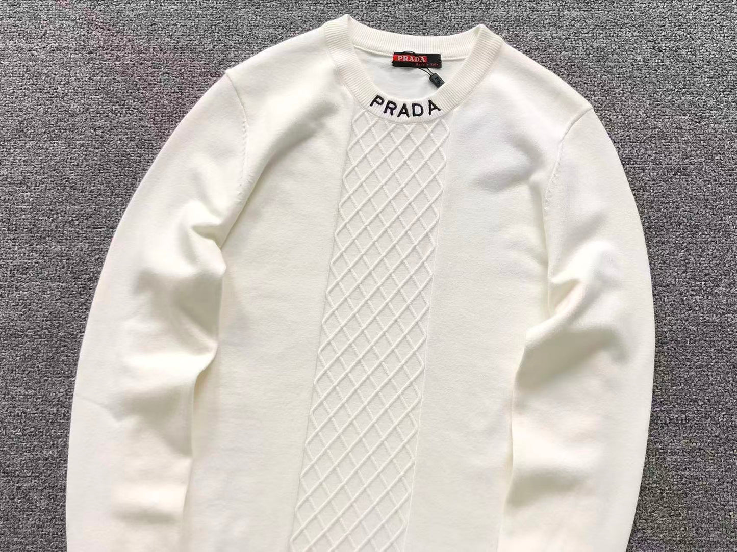 P - SWEATER