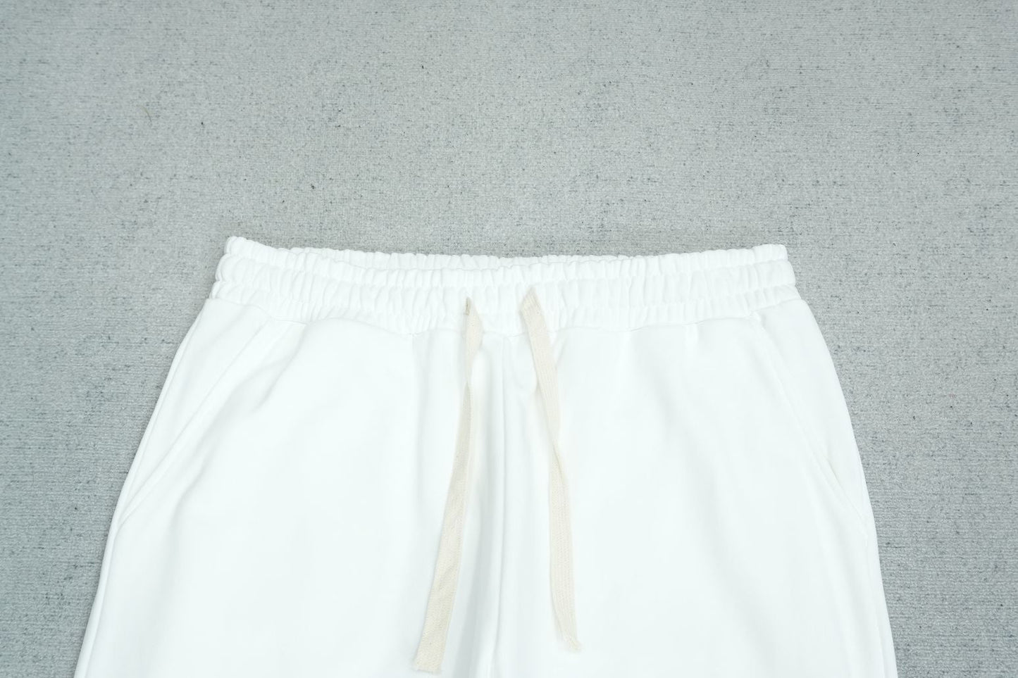 V - SWEATPANTS