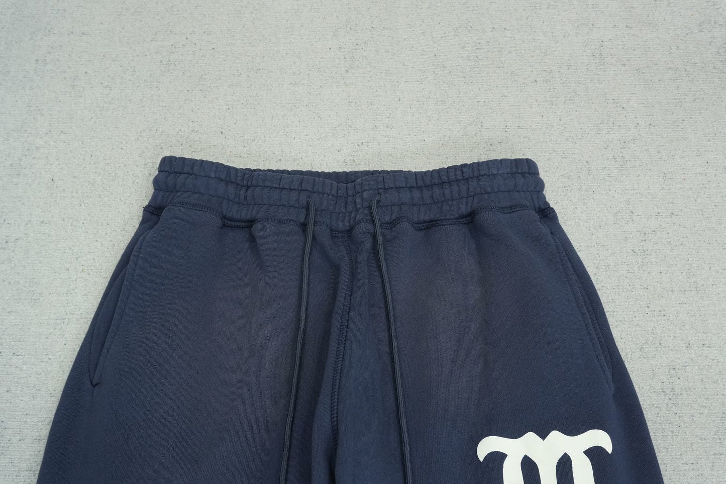 S - SWEATPANTS
