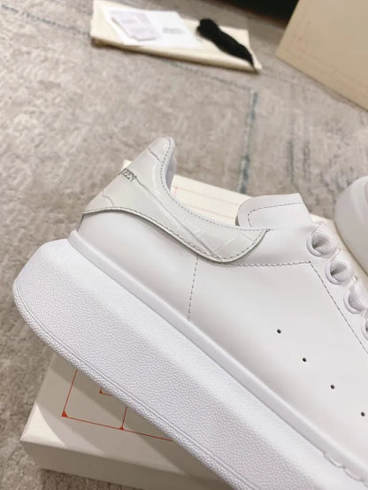 A - SNEAKERS