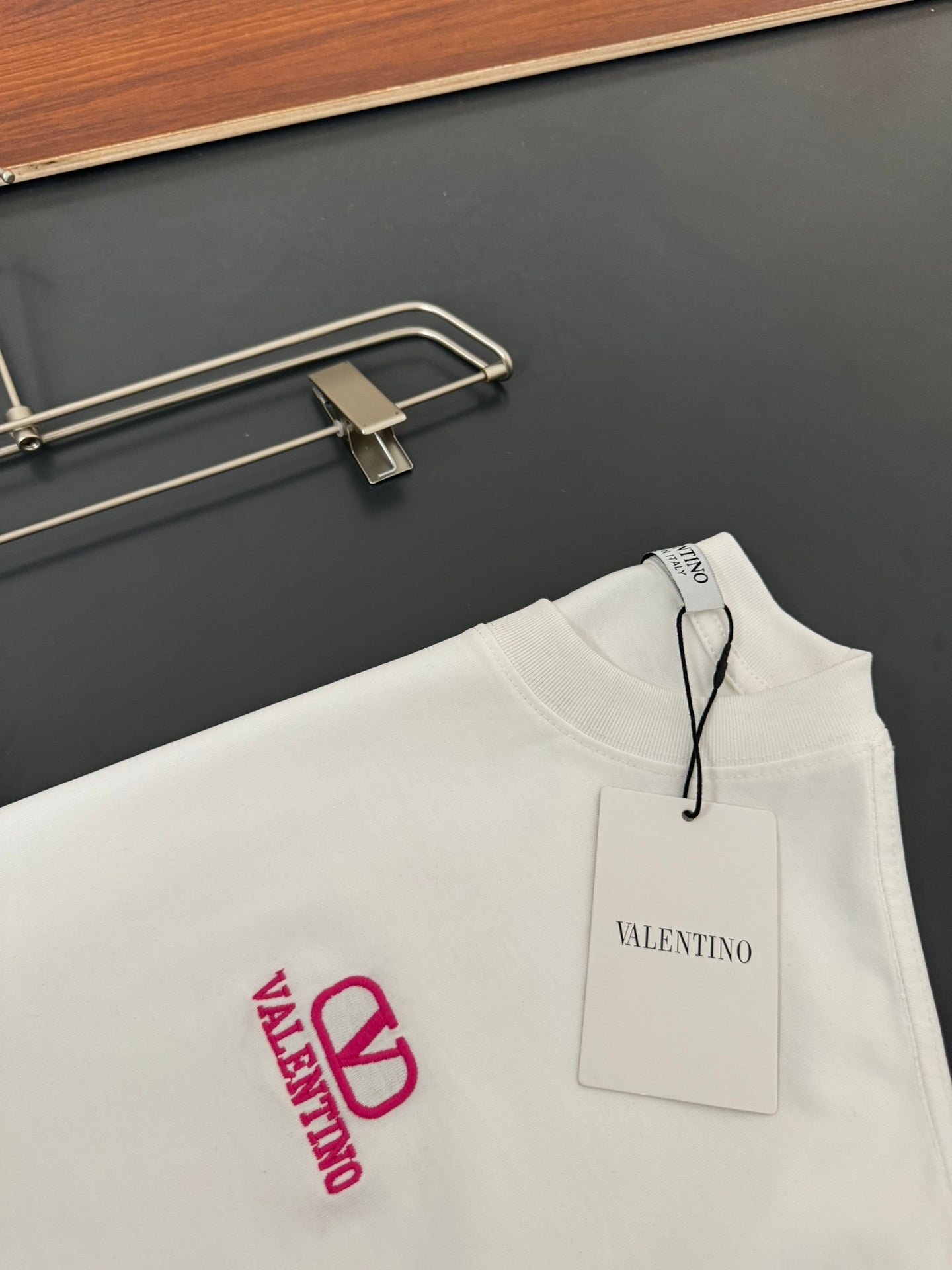 V - TSHIRT