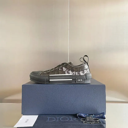 D - SNEAKERS
