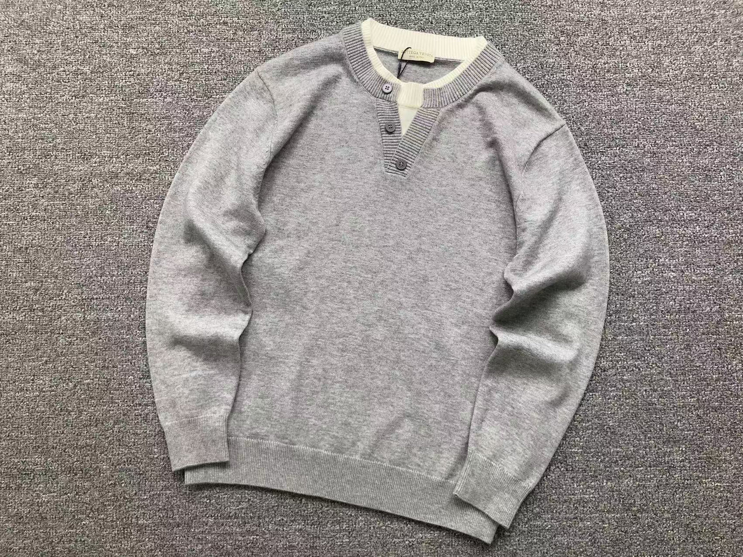 B - SWEATER
