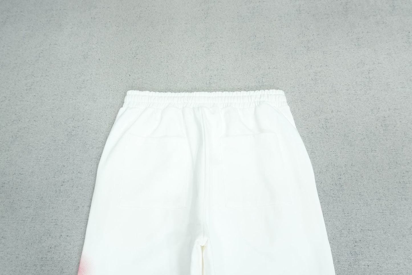V - SWEATPANTS