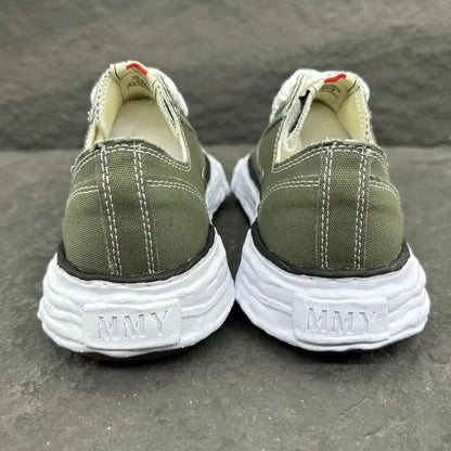 M - SNEAKERS