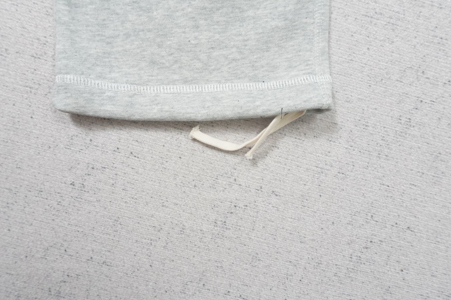 L - SWEATPANTS