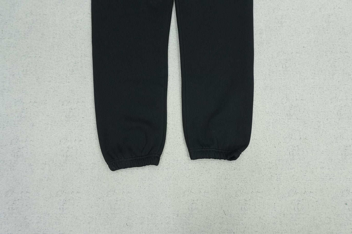 F - SWEATPANTS
